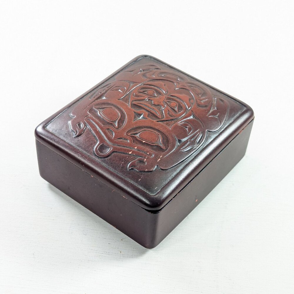 BOMA Canada Frog Boxby Keith Tait, First Nations Totem trinket box - Picture 3 of 14